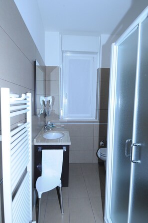 Habitación | Baño | Secador de pelo y toallas