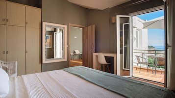 In-room safe, desk, laptop workspace, blackout drapes