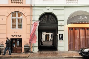 A building with a 'VIN' sign, a 'Dandy' shop, and a 'Good Food' restaurant. - Queens Suites by Daniel&Jacob's (Copenhagen)