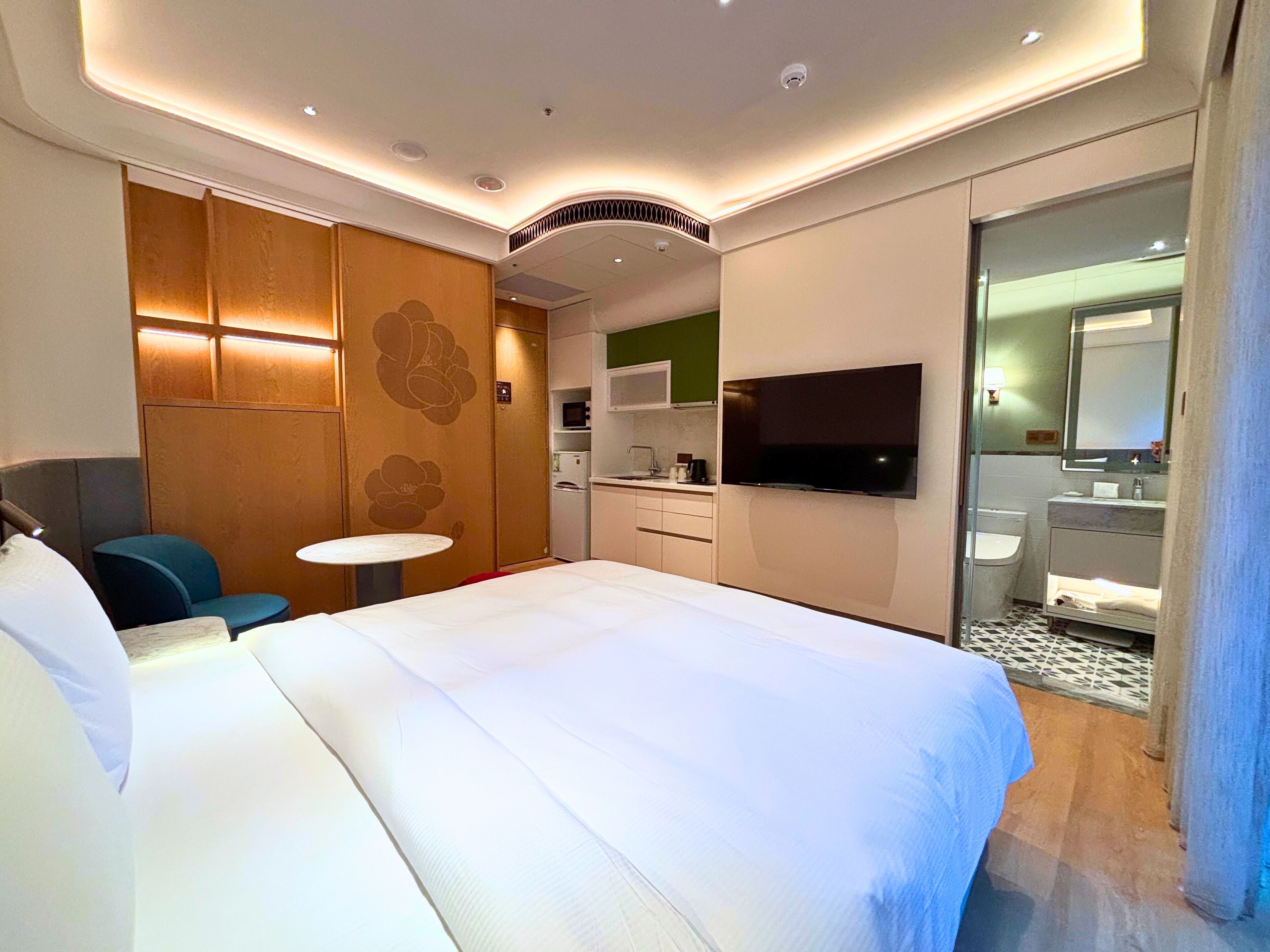 Basic Room | In-room safe, iron/ironing board