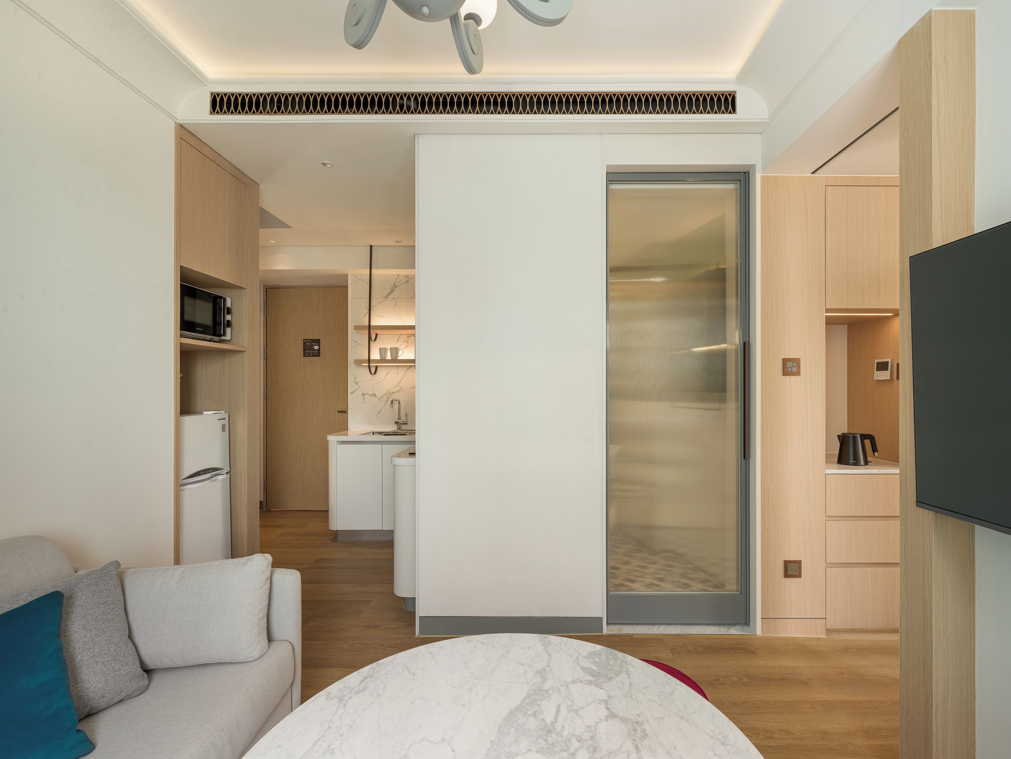 Superior Studio Suite, 1 Queen Bed, Non Smoking, Balcony | Bathroom | Shower, rainfall showerhead, hair dryer, towels