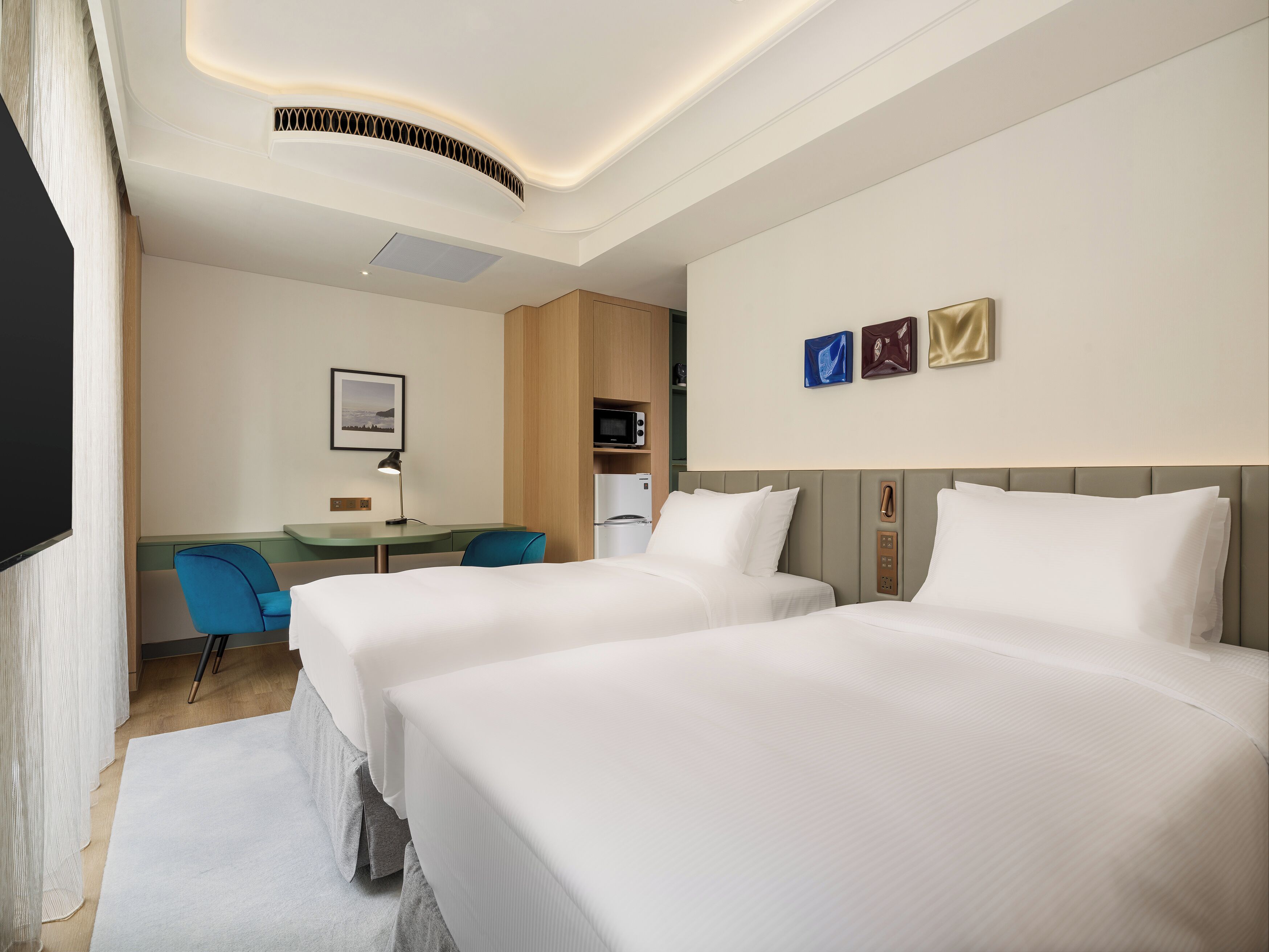 Basic Twin Room, Balcony | Down comforters, in-room safe, desk, laptop workspace