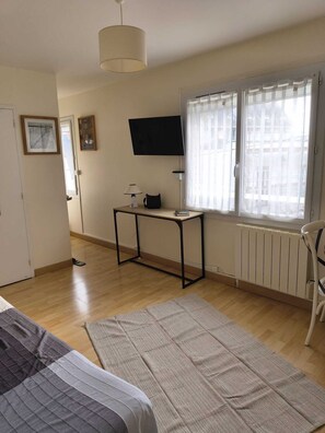 Iron/ironing board, Internet, bed sheets - T2 plein center La Baule - Monthly or nightly rental (La Baule-Escoublac)
