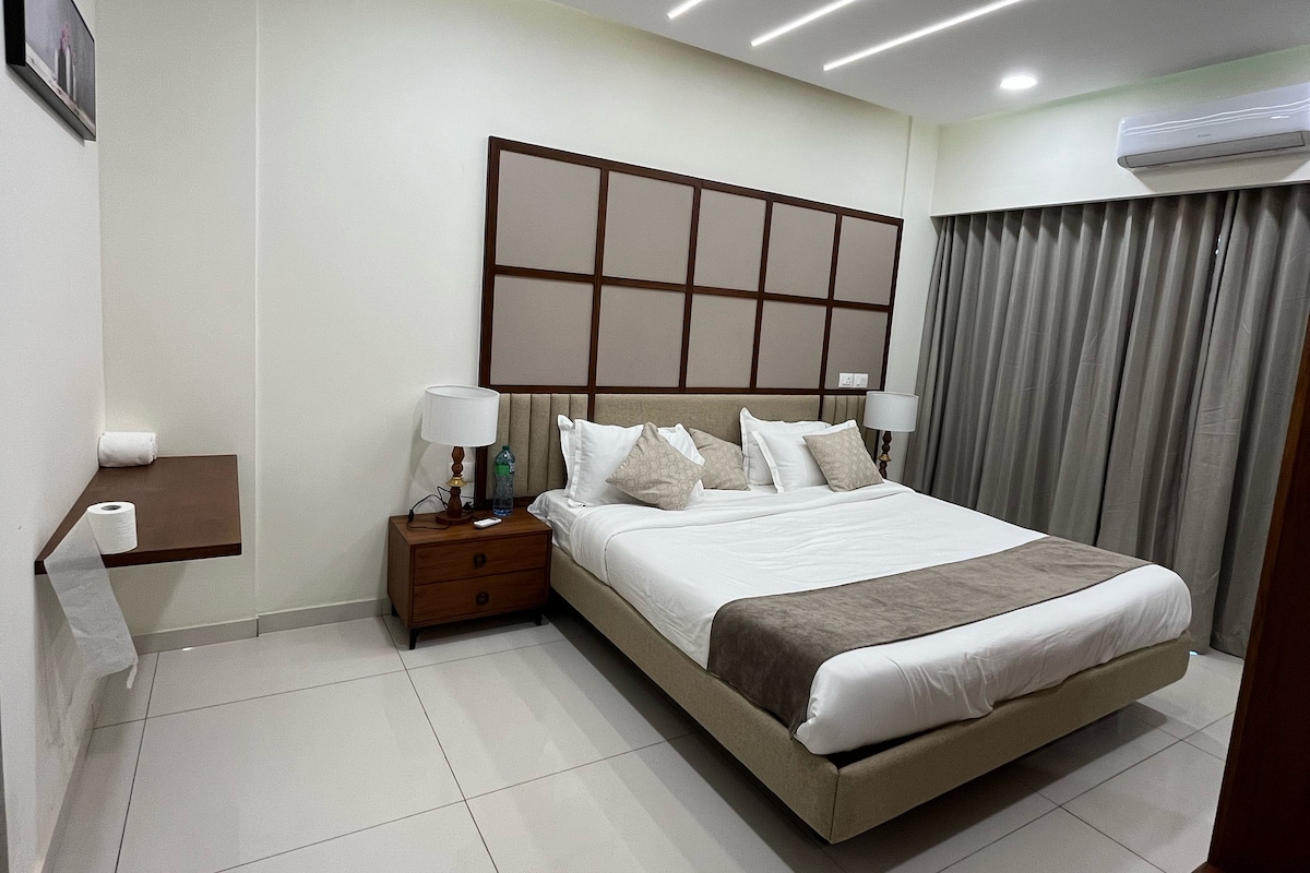 In-room safe, laptop workspace, blackout curtains, soundproofing
