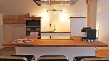 Family Apartment, Balcony, Mountain View | Private kitchen | Toaster