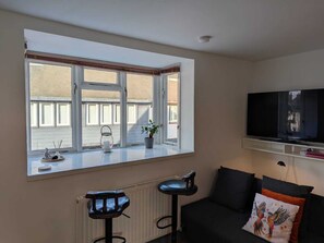 Televisión y oficina 