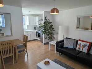 Televisión y oficina 