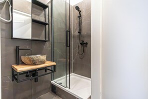Basic Apartment | Bathroom - Comfortable 2BR Apt Near Attractions (Vienna)