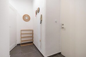 Exterior - Comfortable 2BR Apt Near Attractions (Vienna)