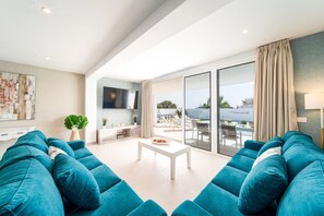 TV - Vacation Villa 'Esmerad' with Mountain View, Wi-Fi and Air Conditioning (Playa Blanca)