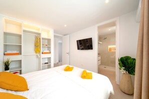 Een strijkplank/strijkijzer, wifi, beddengoed