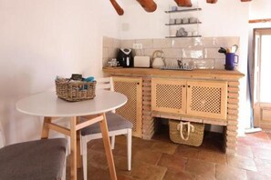 Dining - Stylish 1 Bedroom Apartment in Alhama de Granada (Alhama de Granada)