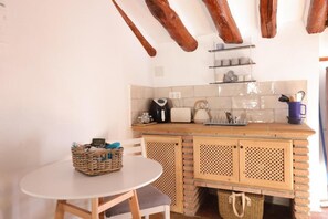 냉장고,  전자레인지, 오븐, 쿡탑