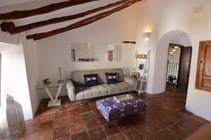 Living area - Stylish 1 Bedroom Apartment in Alhama de Granada (Alhama de Granada)