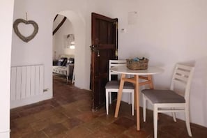 Dining - Stylish 1 Bedroom Apartment in Alhama de Granada (Alhama de Granada)