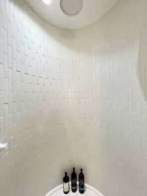 Apartment, 2 Bedrooms, Balcony, City View | Bathroom - The Elm - 2 Bedrooms, Free Parking, Pool & Gym (Melbourne)