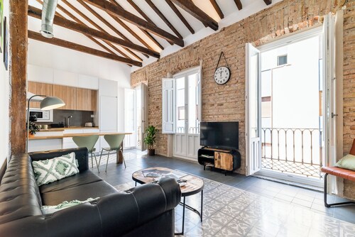 Elegant and bright apartment in the center