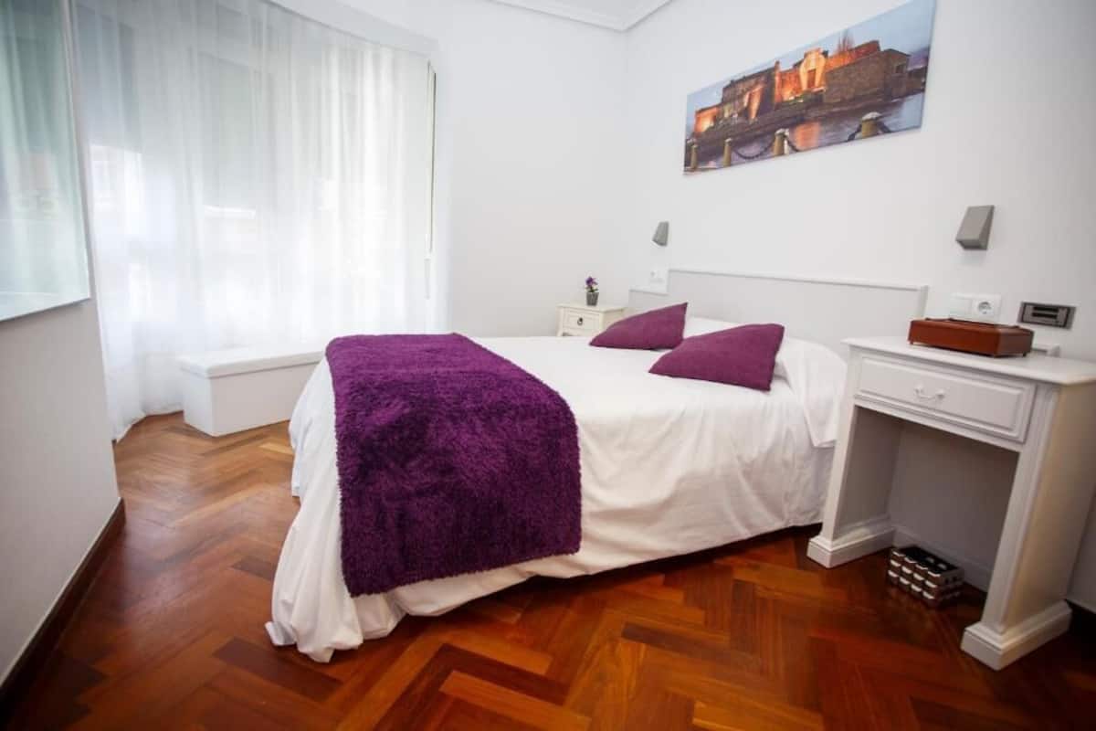 Meja kerja dan Wi-Fi gratis