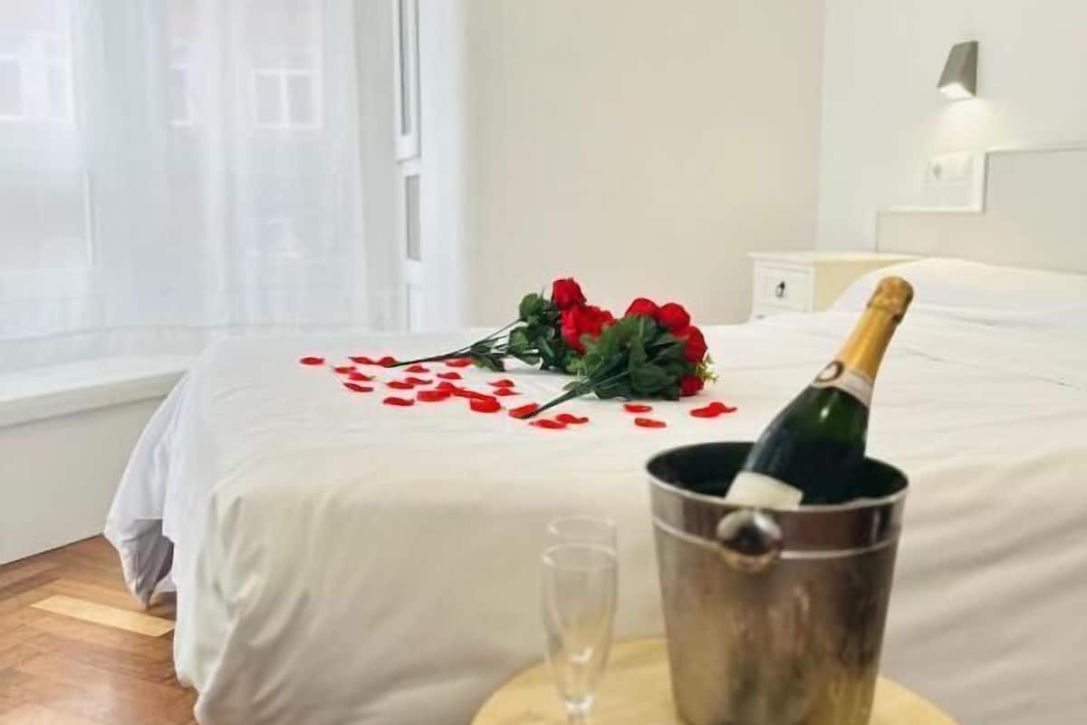 Double Room, City View | Desk, free WiFi