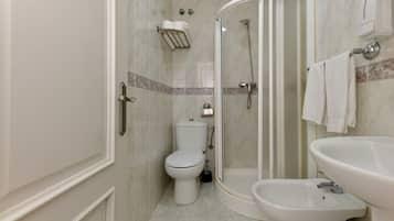 Douche, savon, shampoing, papier toilette