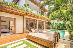 Terrace/patio - Villa Tokyo - 3BDR - 3 min walk to KU DE TA beach (Kuta)
