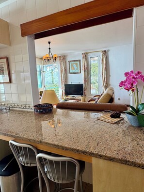 Interior - Apartamento Precioso | Large terrace, sea view and pool (Arco da Calheta)