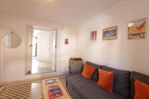 Living area - 1 Bedroom Apartment With Balcony (Alhama de Granada)