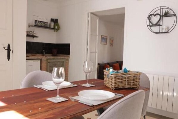 Dining - 1 Bedroom Apartment With Balcony (Alhama de Granada)
