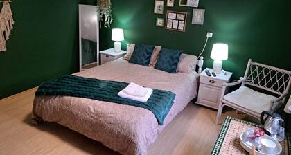 Boutique Farm Stay: Friendly Dogs & Family-Friendly Farm Meals. Optional Extras.