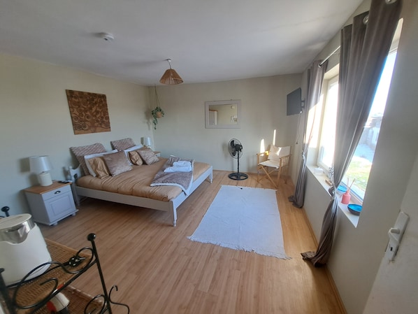 2 makuuhuonetta, silitysrauta/-lauta, Wi-Fi, vuodevaatteet