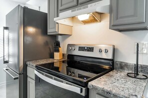 Fridge, microwave, oven, stovetop - Newly-Renovated Townhouse| Parking | Pet Friendly (Louisville)