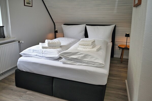 Free WiFi - The Lodge II - with private garden and beach chair (Büsum)