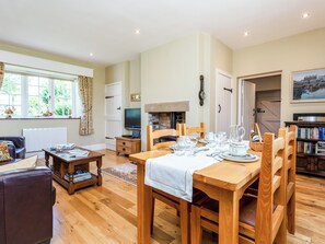 Dining - Mid Cote (Seahouses)