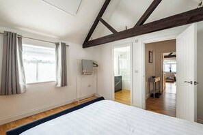 1 chambre, fer et planche à repasser, accès Internet, draps fournis