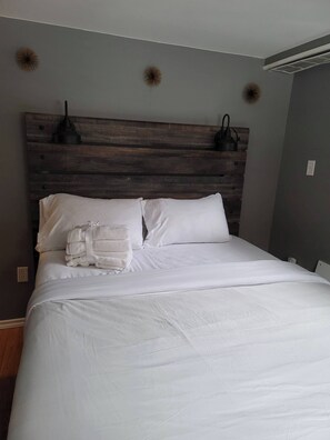 Room, 1 Bedroom | 1 bedroom - Room-cosy Basement Apartment (Saint John)