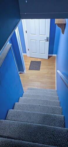 Room-cosy Basement Apartment