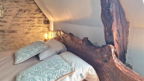 Tabla de planchar con plancha, wifi y ropa de cama 