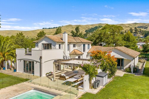 Marlborough Estate: Pool, Spa, Tennis & Pizza Oven