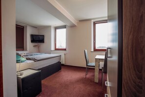 Basic Double Room, River View | Desk, free WiFi - Hotel am Hafen Leverkusen (Leverkusen)