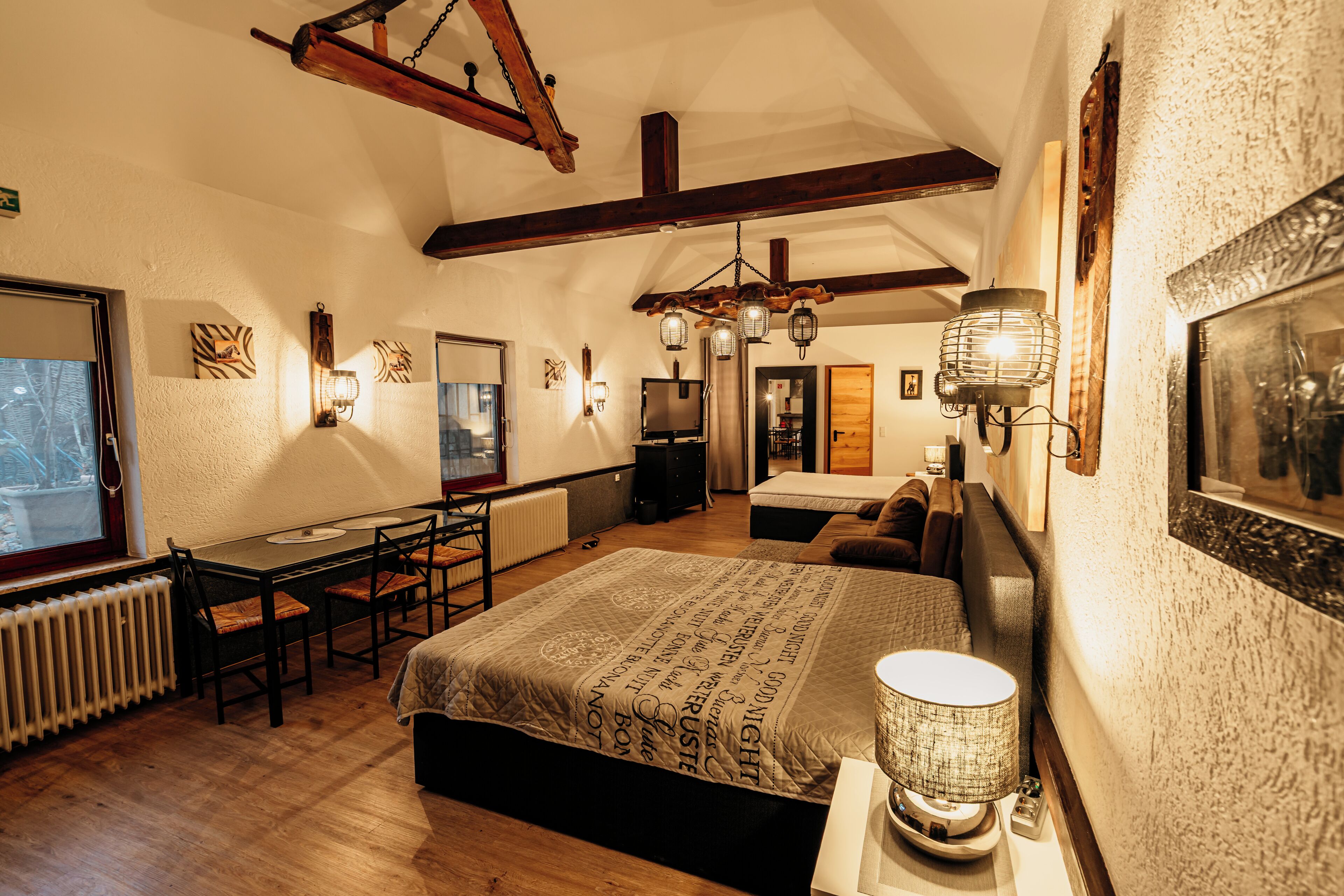 基础双人房 | 办公桌、免费 WiFi