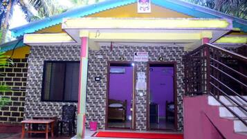 Family Room, Balcony | Exterior detail