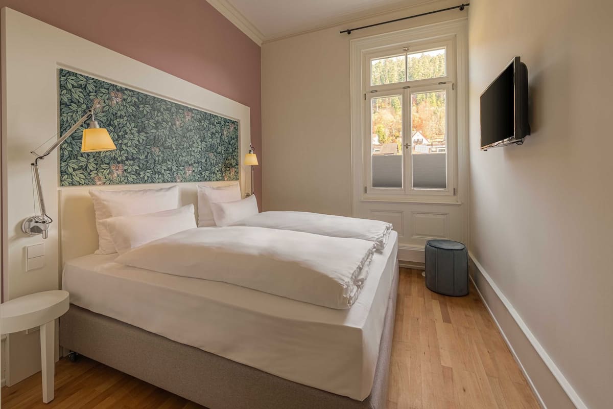 Apartment, Valley View, Mezzanine | Individually furnished, free WiFi