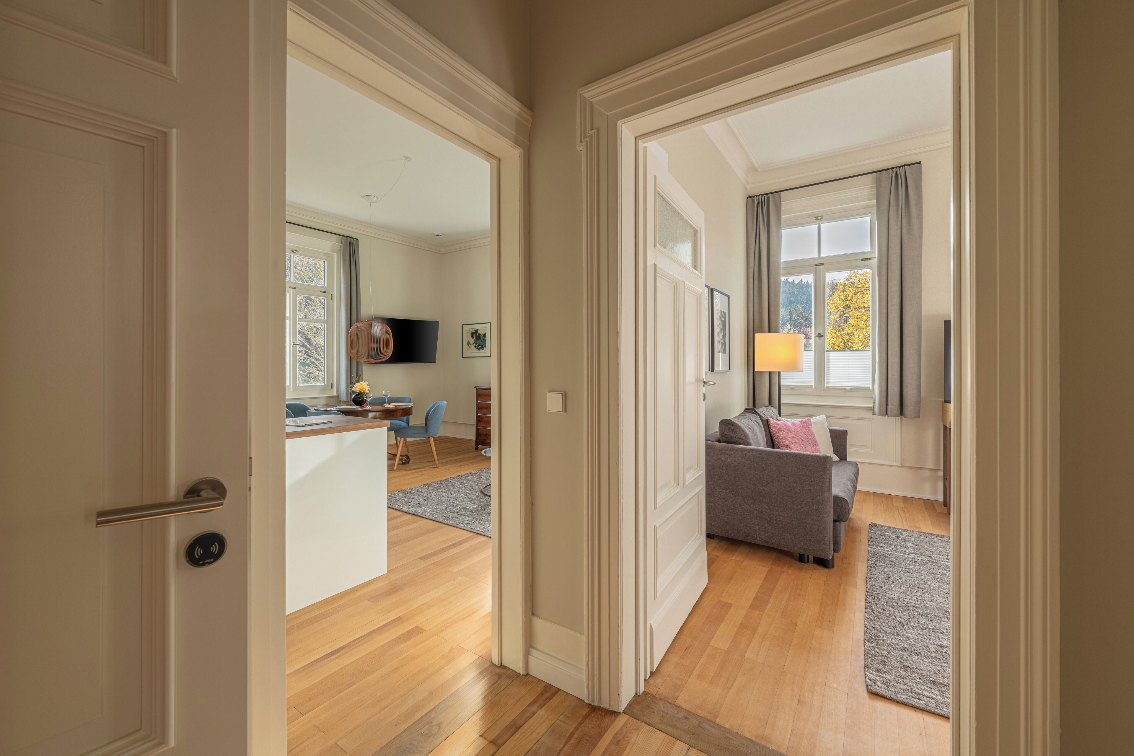 Apartment, Mezzanine | Living area | 55-inch TV with satellite channels