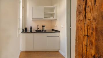 Estúdio, no piso térreo | Cozinha privada