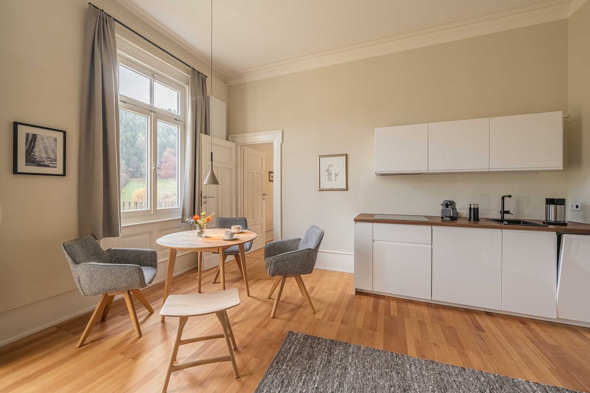 Lejlighed - balkon - udsigt til have | Individuel indretning, gratis Wi-Fi