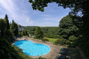 حمّام سباحة خارجي