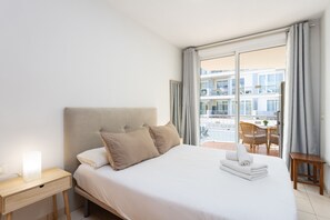 Iron/ironing board, free WiFi, bed sheets