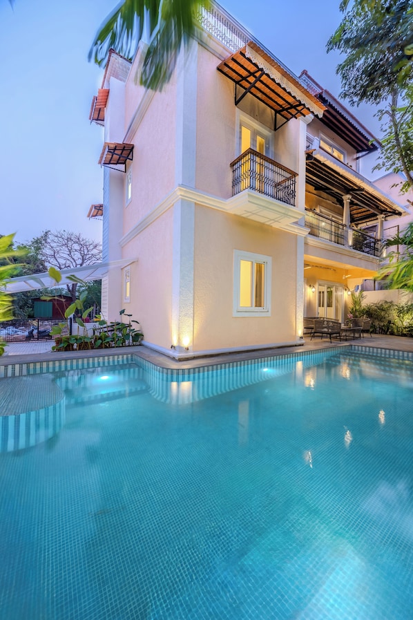 Outdoor pool - Elivaas Casa Zyra 4 BHK villa (Mapusa)