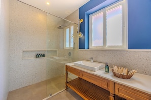 Villa, Hill View | Bathroom - Elivaas Casa Zyra 4 BHK villa (Mapusa)