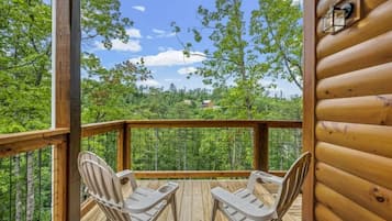 Exclusive-Ferienhütte, 2 Schlafzimmer, Whirlpool, Bergseite | Balkon